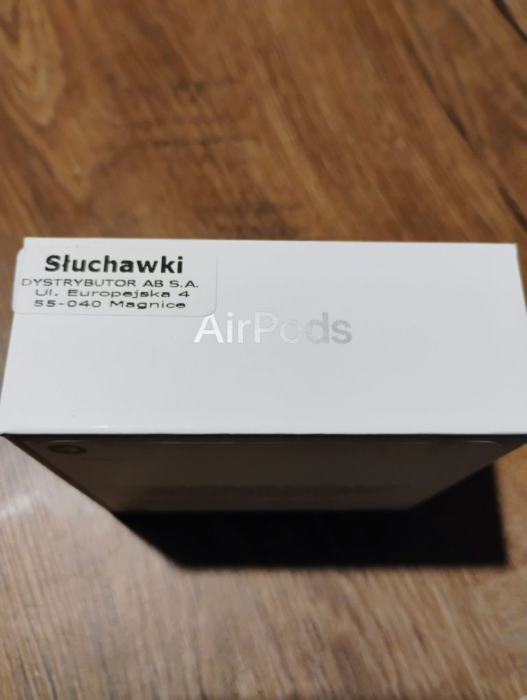 Sprzedam NOWE słuchawk APPLEi AirPods4