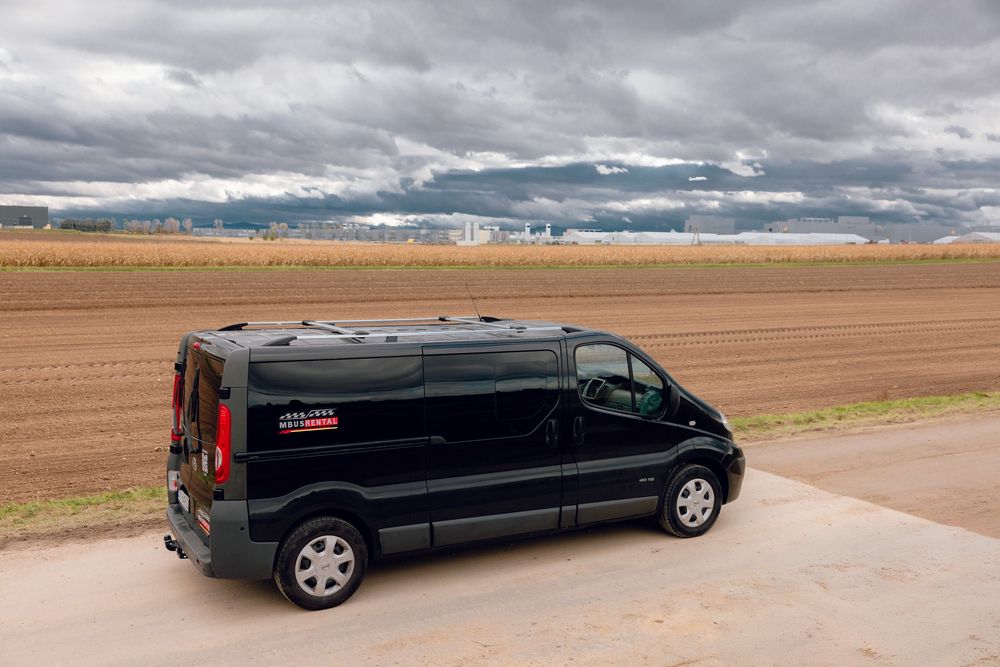 Wynajem busów 9 os. LONG / furgon blaszak z najazdami / winieta CZ