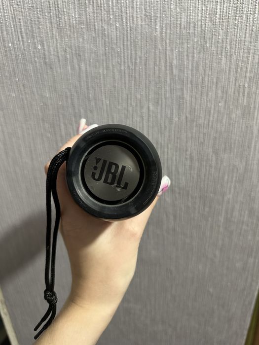 Продам колонку оригинал JBL FLIP 3