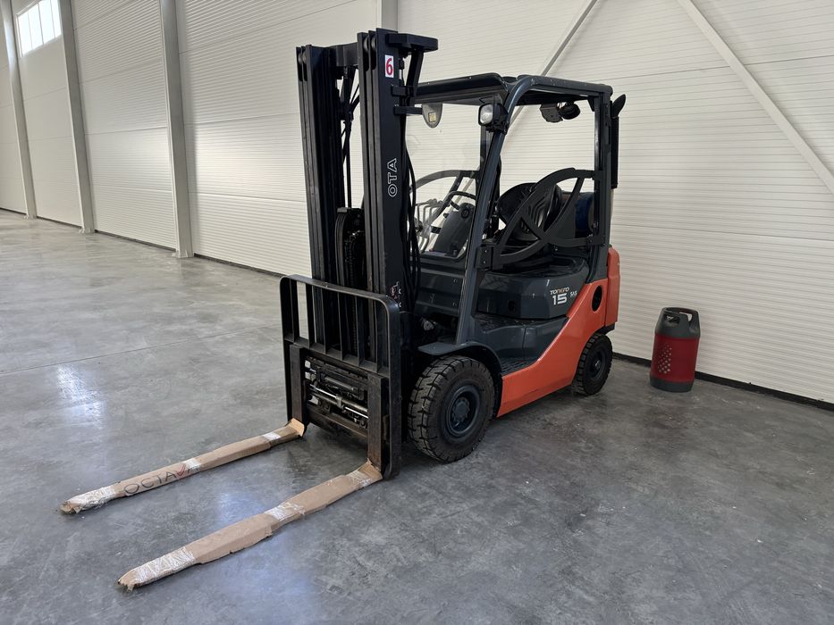 Продаж навантажувача TOYOTA 02-8FGF15, 2009 року в ідеальному стані!