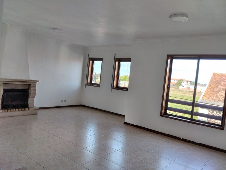 Arrendamento T3 duplex Oia