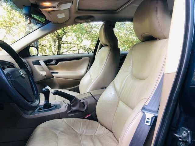 viatura de elevada qualidade, muito seguro e prazer de condução.