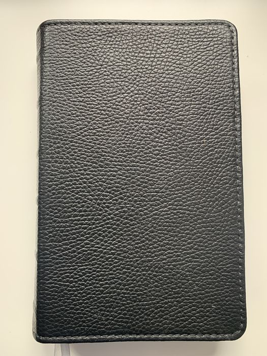 Библия на русском. Совр. пер. Кожа. Серебряный срез. Размер 15,5х23cm