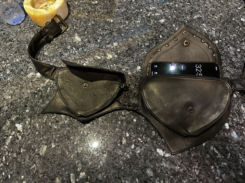 Bolsa de cintura em pele