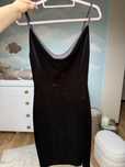 Sukienka welurowa czarna midi Guess S