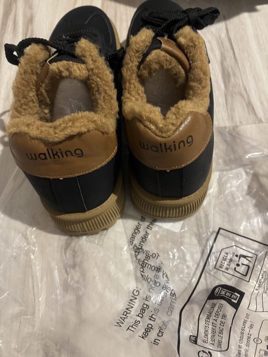 Продаються зимние денские ботинки