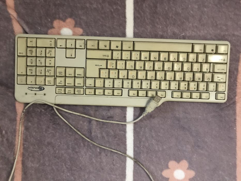 Компьютер монітор клавіатруа все в робочому стані