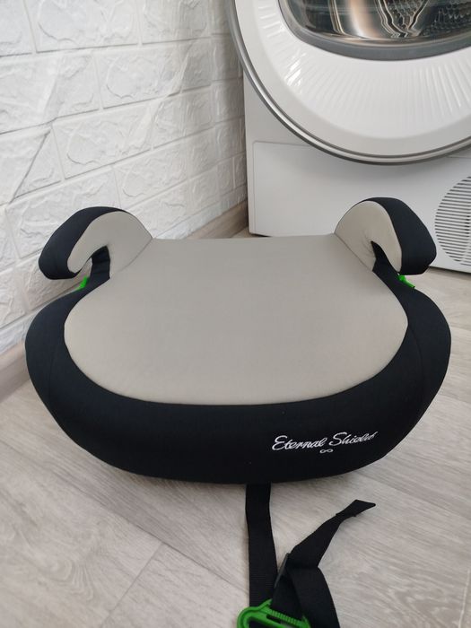 Автомобільний бустер isofix