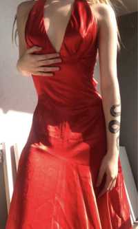 Długa czerwona satynowa sukienka suknia kokardy vintage