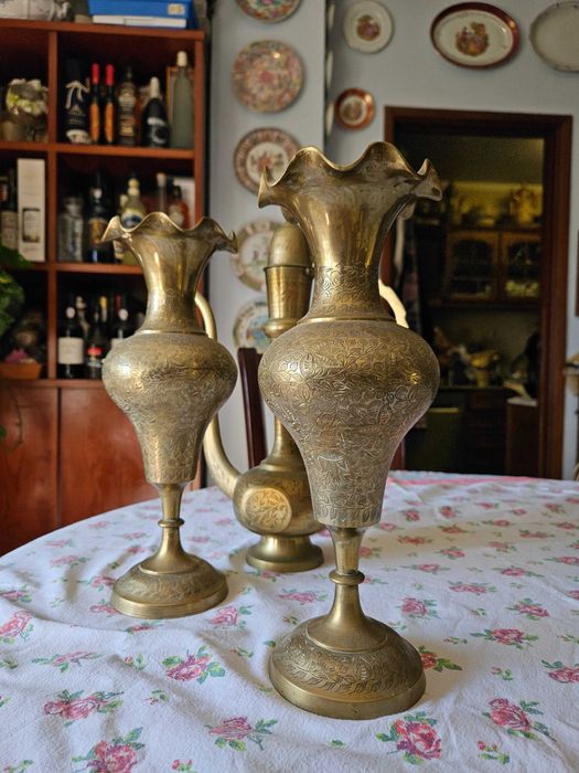2 Jarras e 1 Jarro em latão