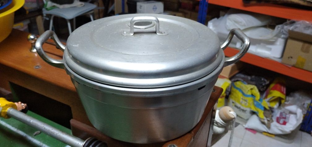 Vendo utensílios de cozinha variados