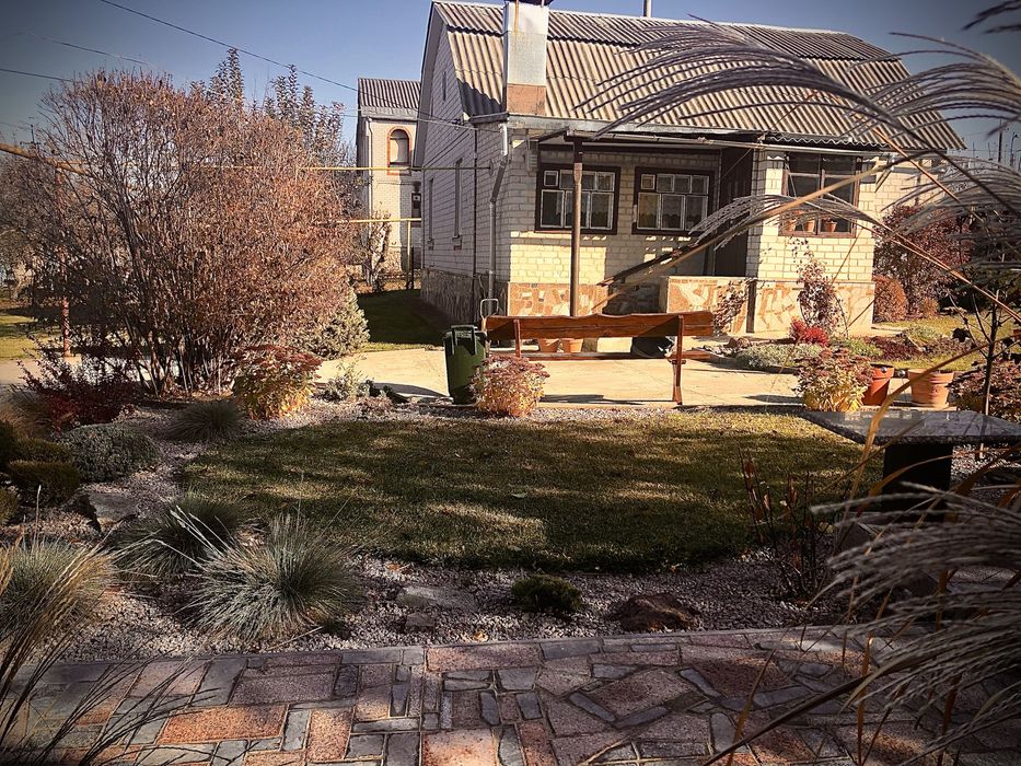 Дом с потенциалом с просторным и ухоженным участком