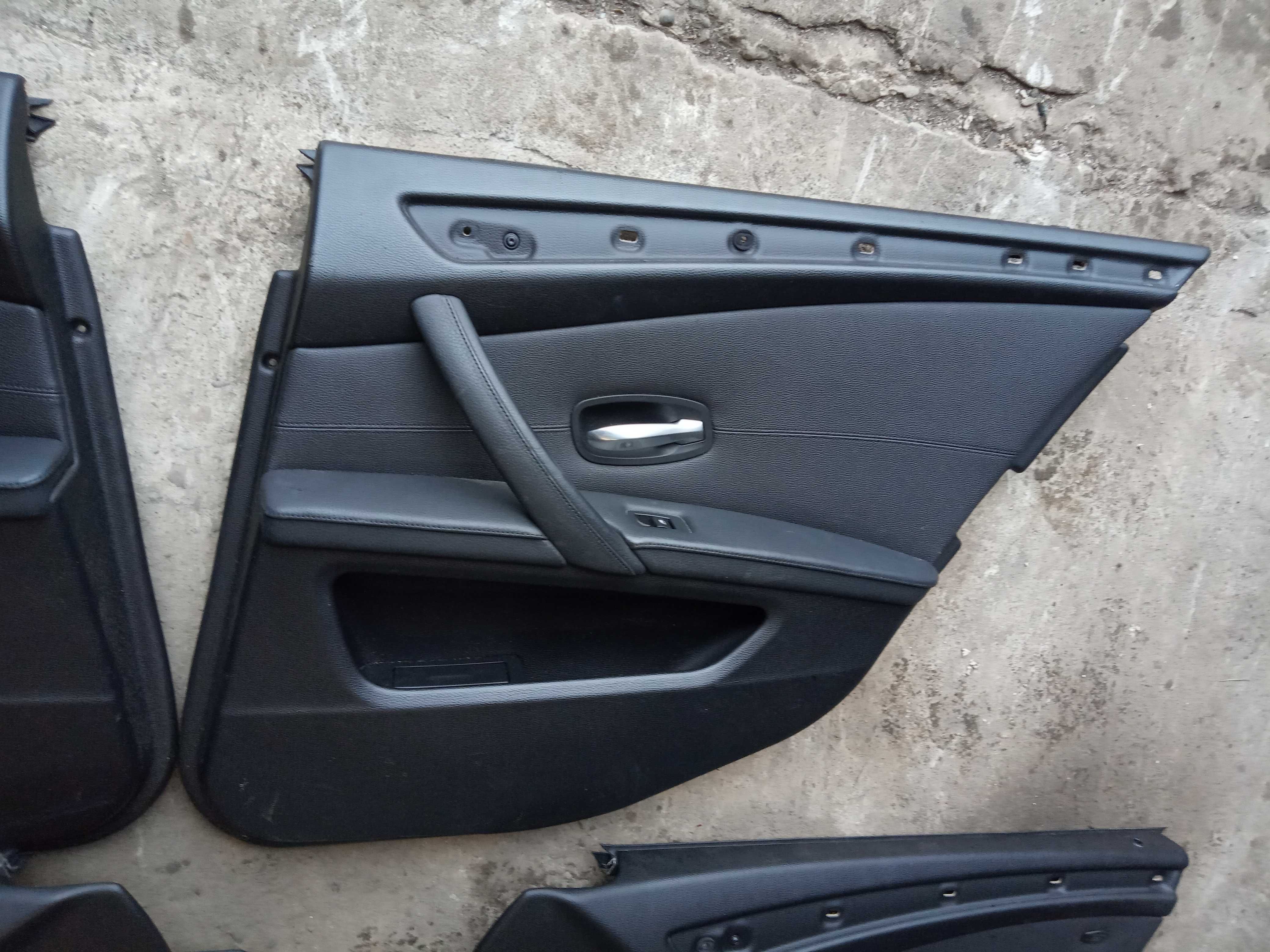 Tapicerka drzwi komplet BMW E60 E61 EUROPA Pakiet oświetlenia