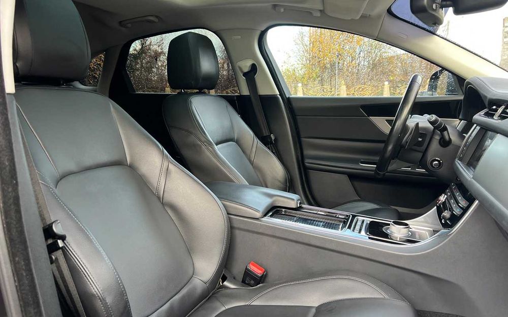 Jaguar XF 2015 рік