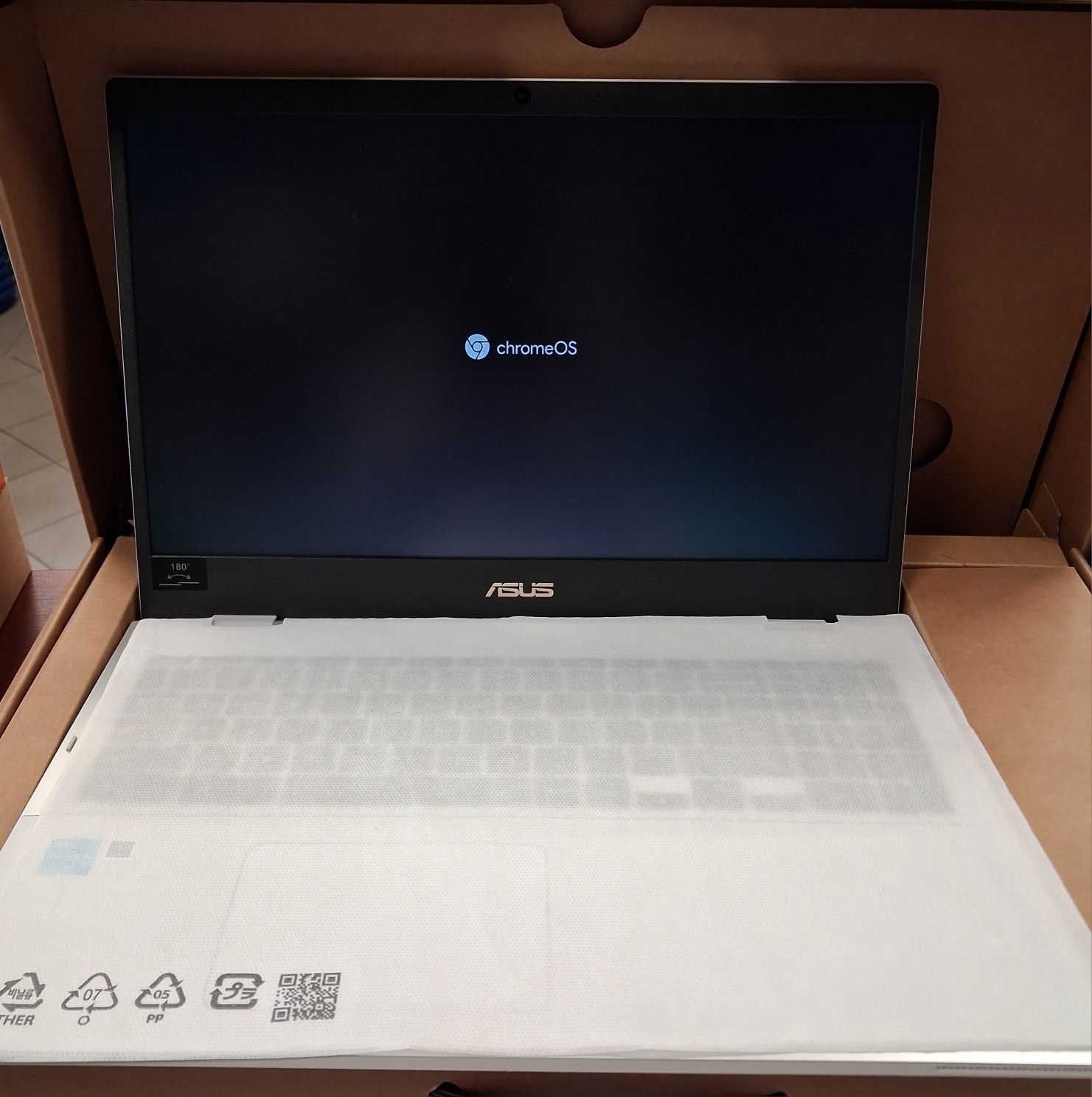Nowy laptop Chromebook Asus CX1500CK