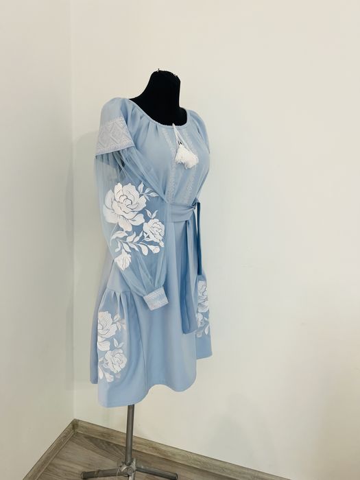 Стильні Вишиті Плаття