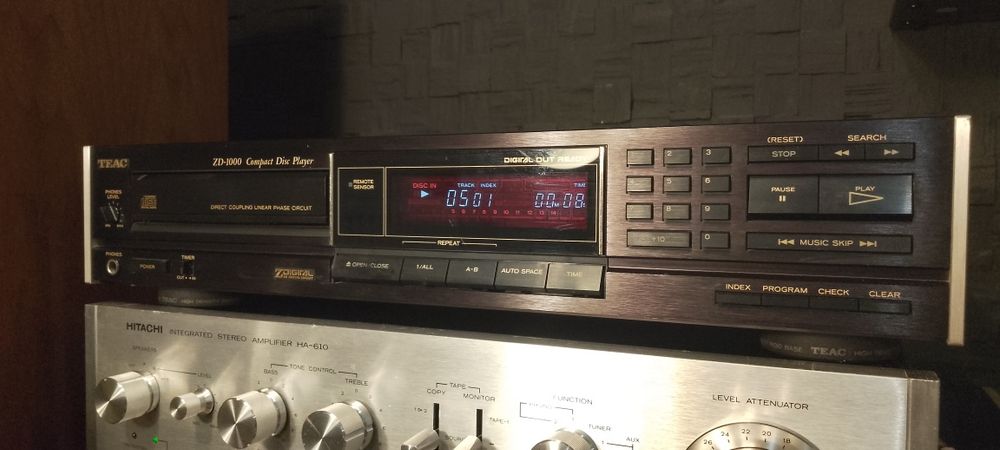 Odtwarzacz CD Teac ZD1000