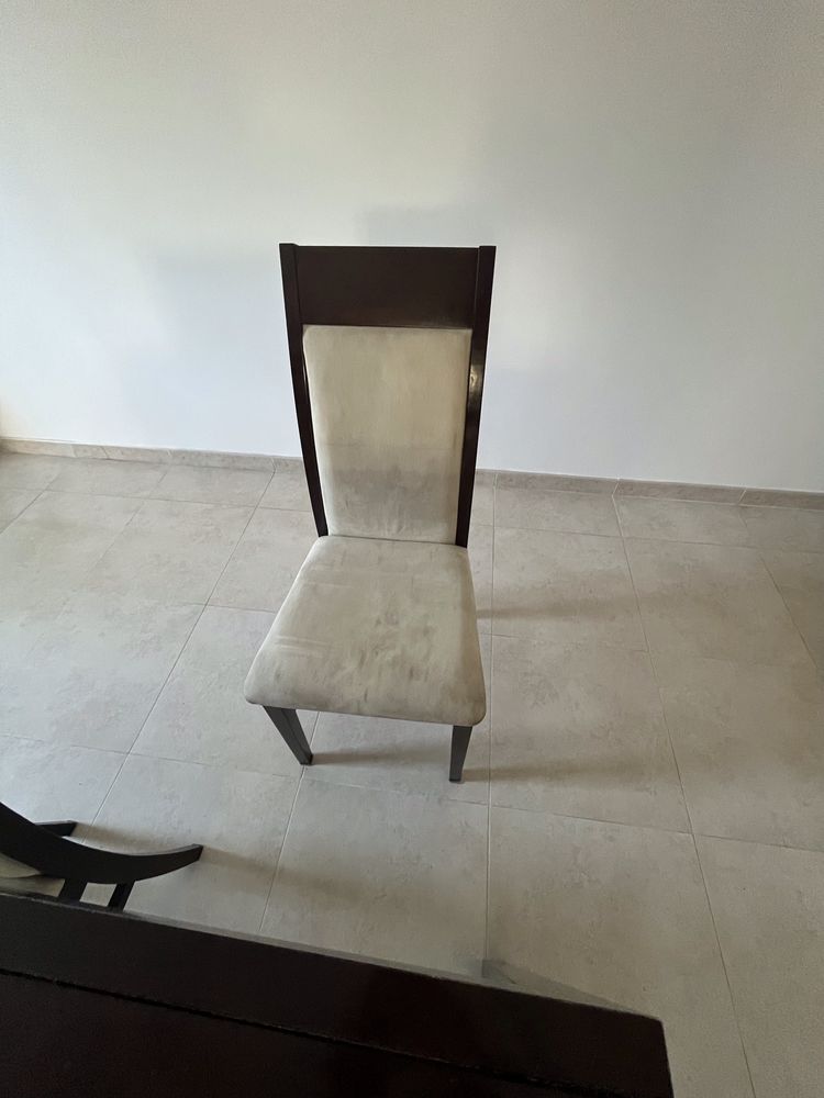Mesa de sala de jantar em madeira maciça +4 cadeiras