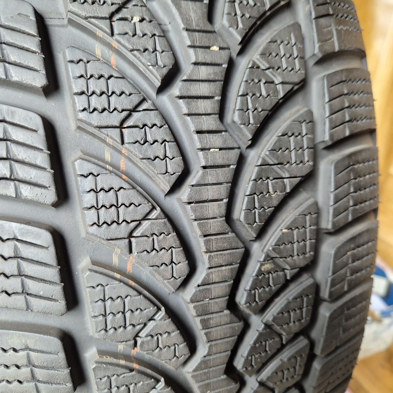 225/50/17 Bridgestone Komplet zima RFT RUNFLAT RSC  7,5mm 17r