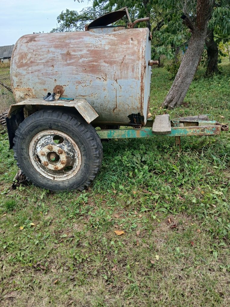 Продам бочку 1100 літрів.