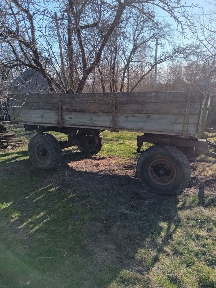 Тракторний причіп.