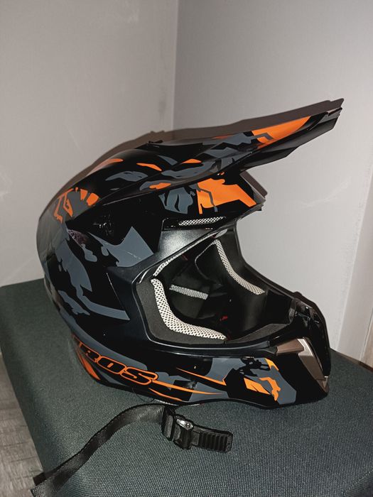 шолом кросовий ,