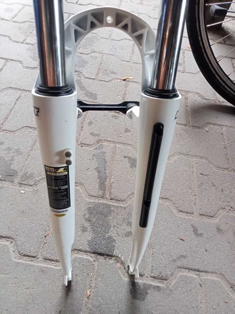 Nowy amortyzator rst corratec pod koła 28 pod vbrake