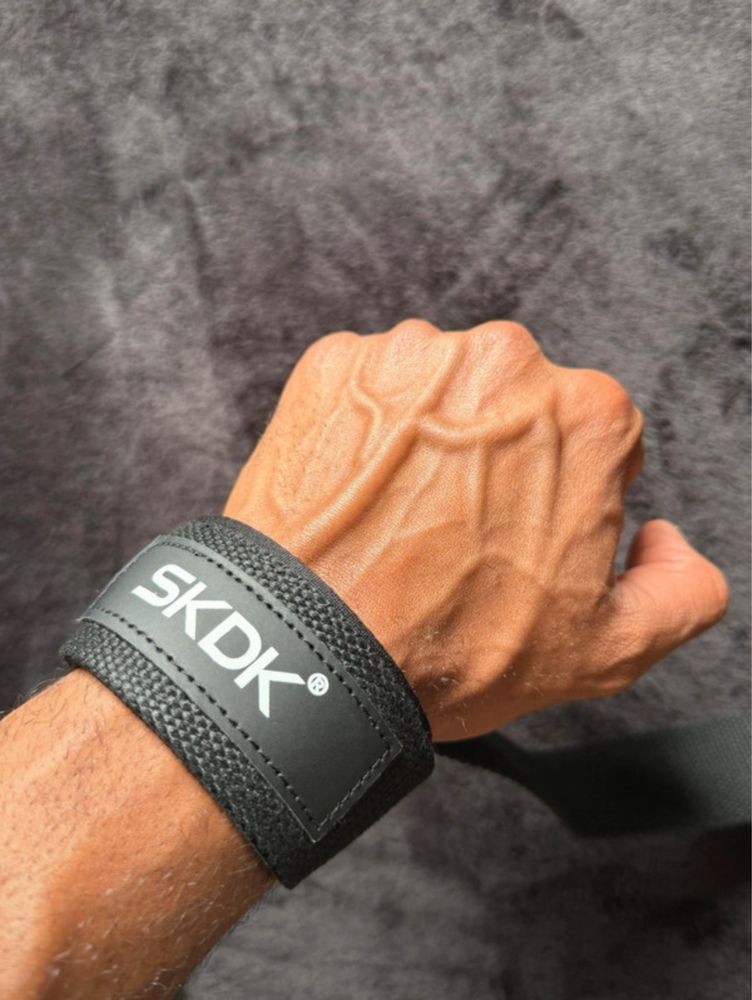 Straps /Alça de levantamento.