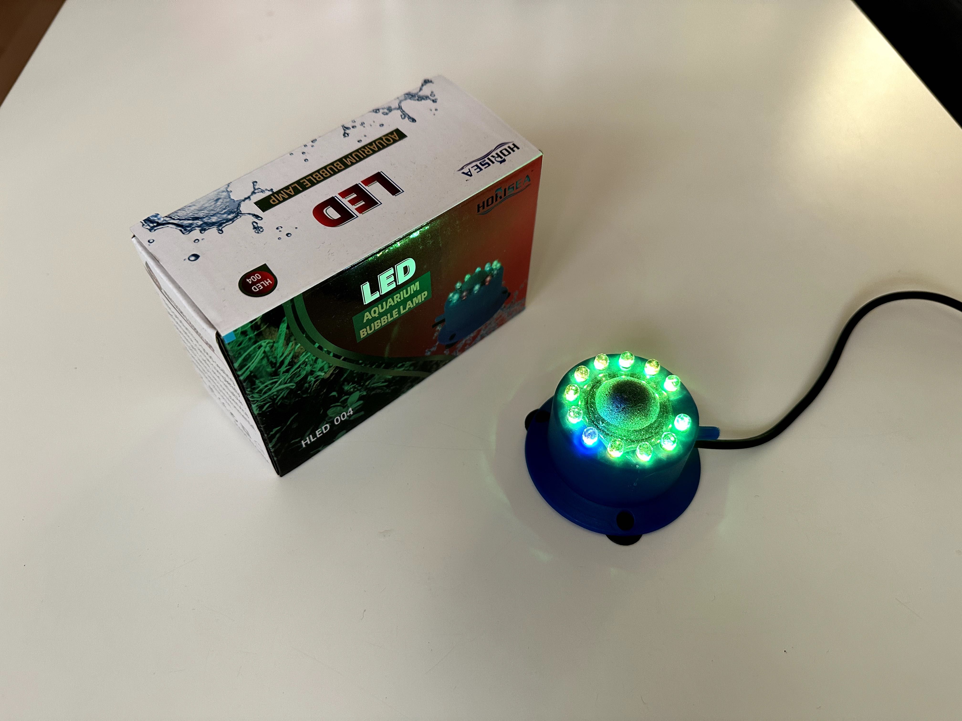 Kamień napowietrzający z podświetleniem 12 LED RGB do akwarium, oczka