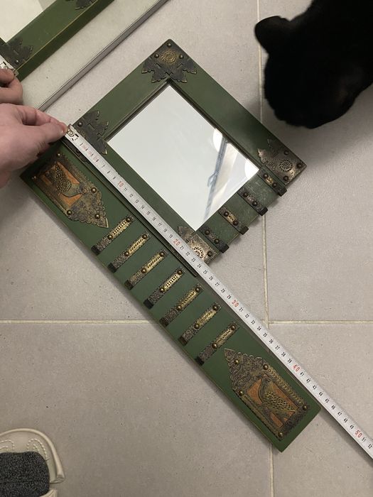 Ключниця з дзеркалом