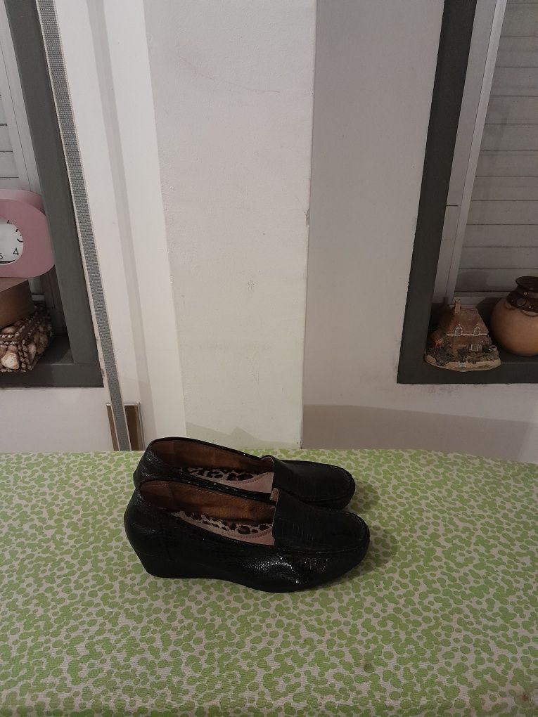 Vendo Sapatos de Senhora muito bonitos como novos