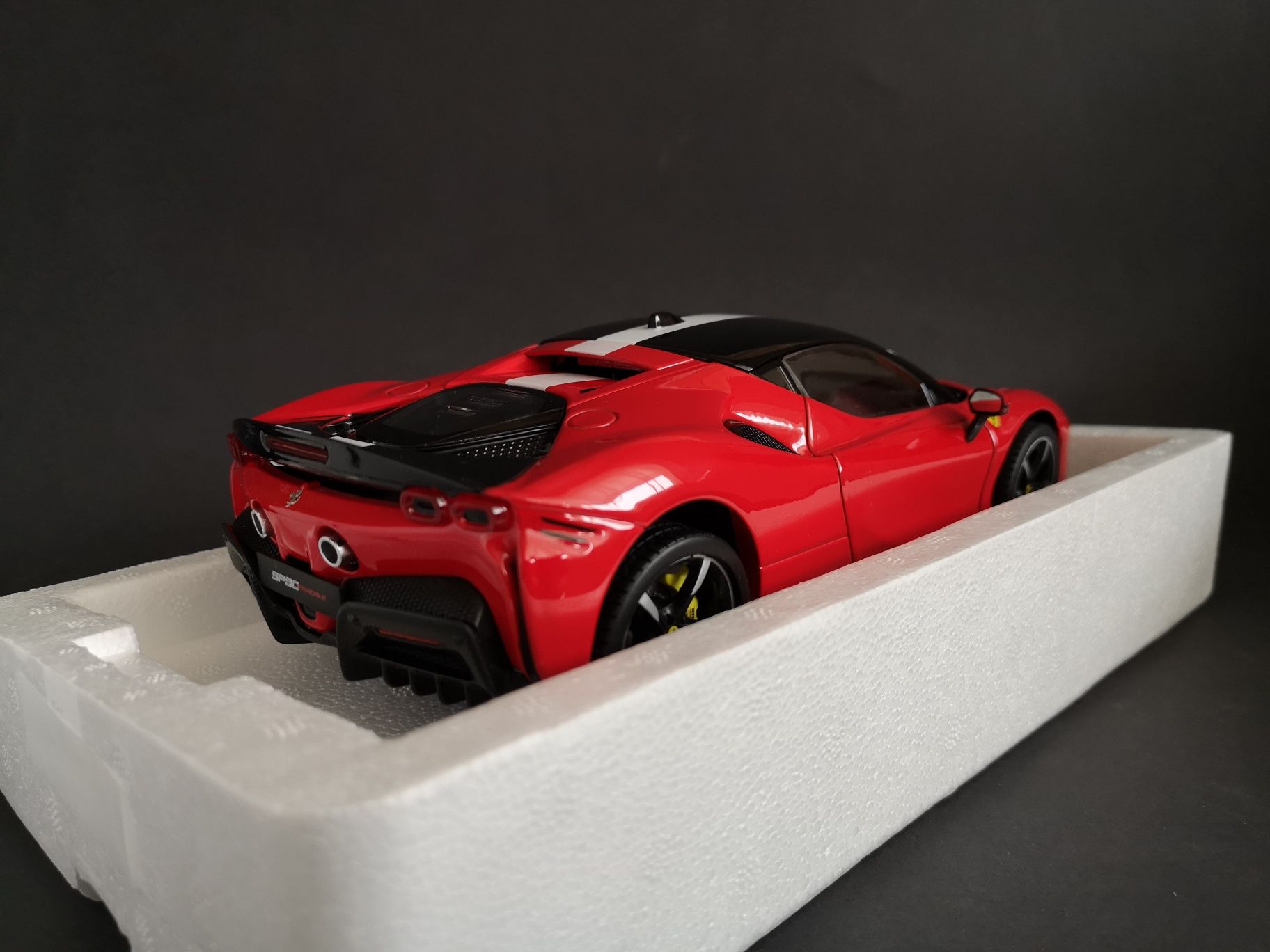 Ferrari SF90 Stradale Assetto Fiorano 2020 Red Bburago Signature 1:18
