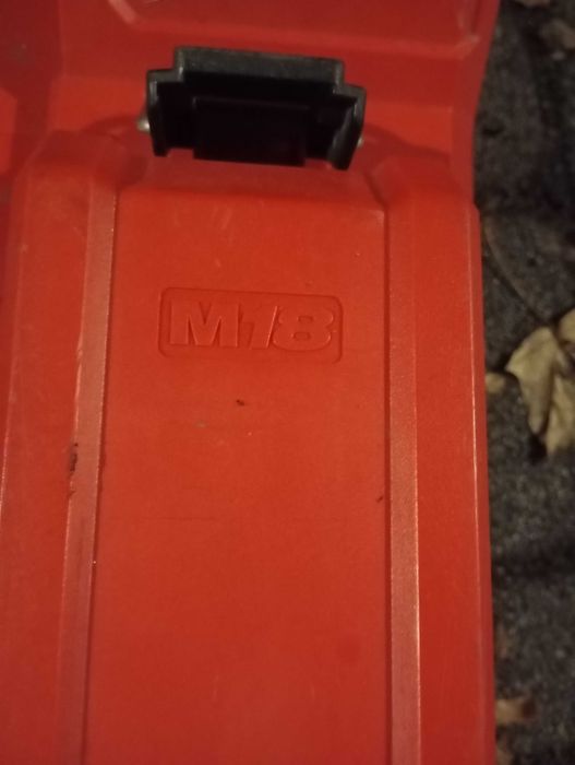 Lampa Stojąca MILWAUKEE M18 ONERSAL One Key 0-5400 Lumenów