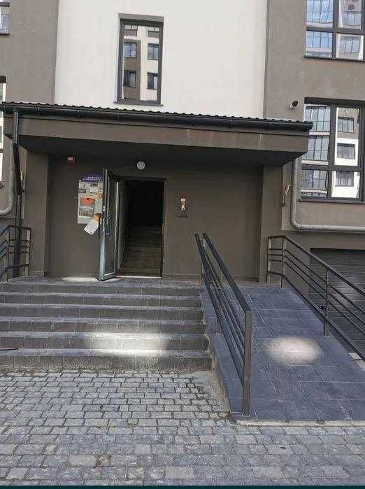 Продається 3 к.квартира - під ремонт! Паркова Алея