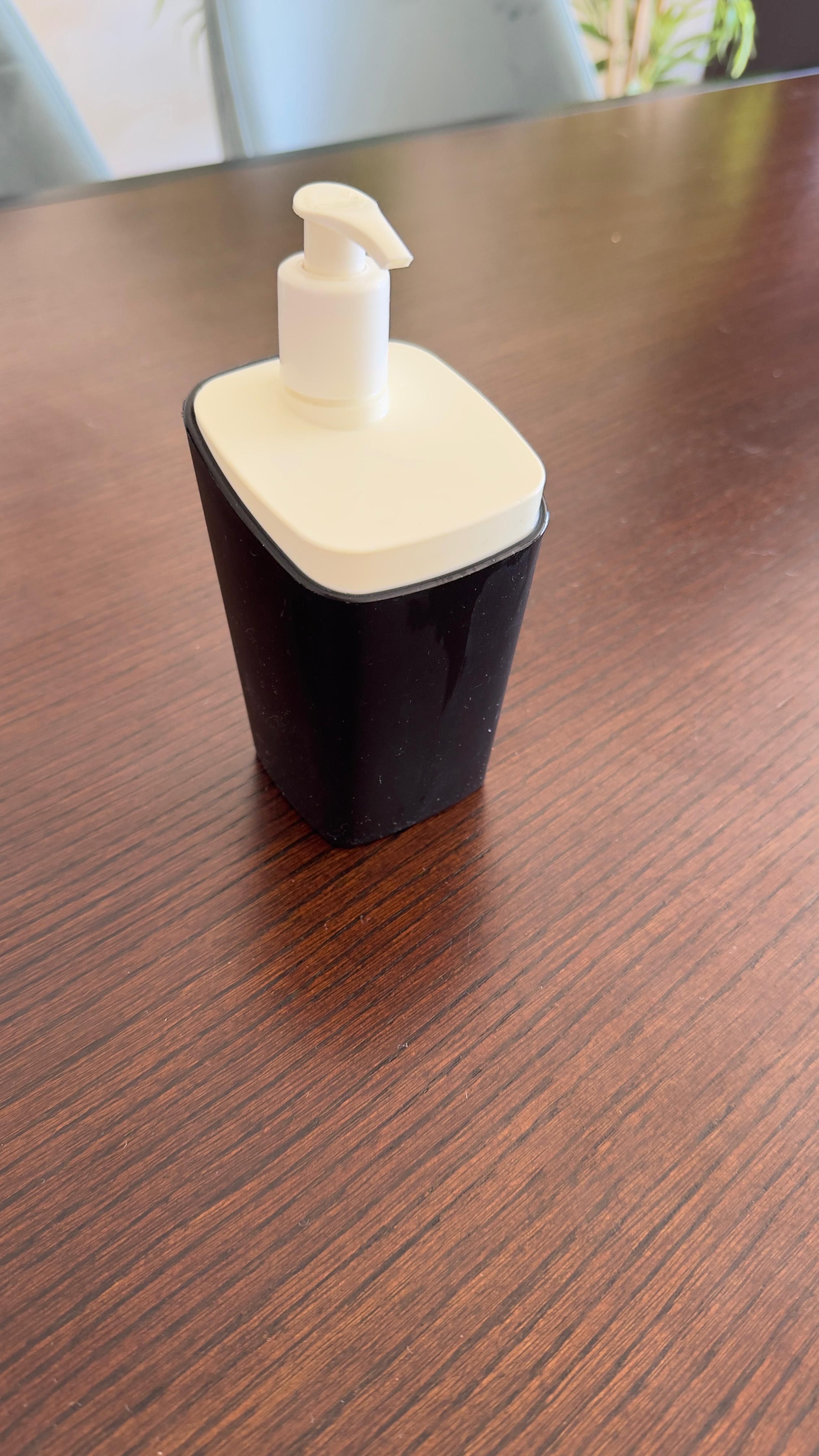 Kit casa de banho – dispensador e copo acrílico