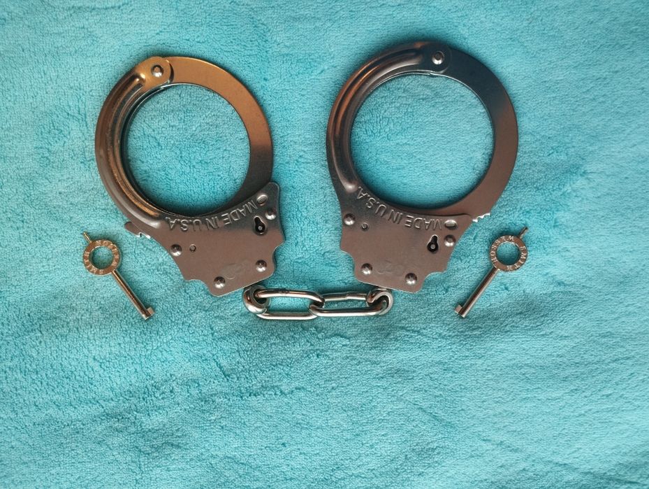 Kajdanki ( policja, ochrona)