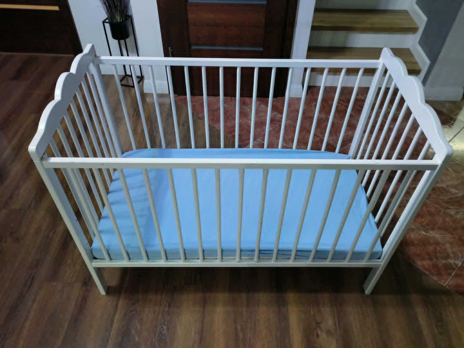 Łóżeczko dziecięce z  materacem