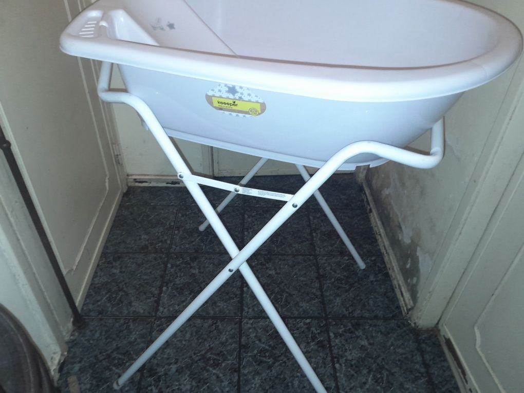 Cadeirinha refeicoes bebe c/ oferta de banheira bebe  c/ suporte 20€