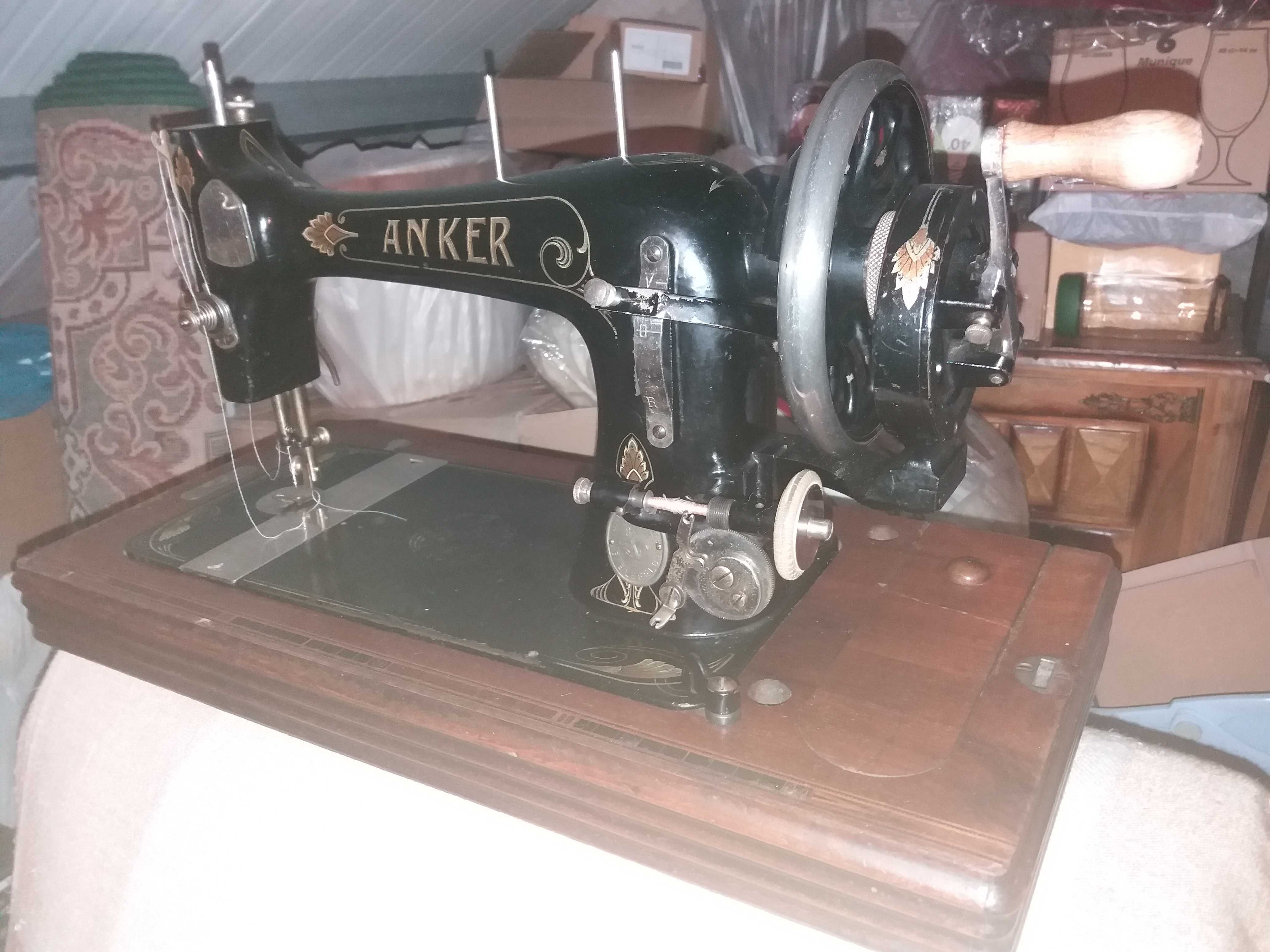 Máquina costura antiga de manivela 
 Anker