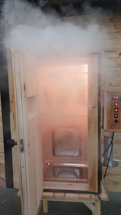WĘDZARNIA ELEKTRYCZNA OCIEPLANA(zbudowana z drewna olchowego)