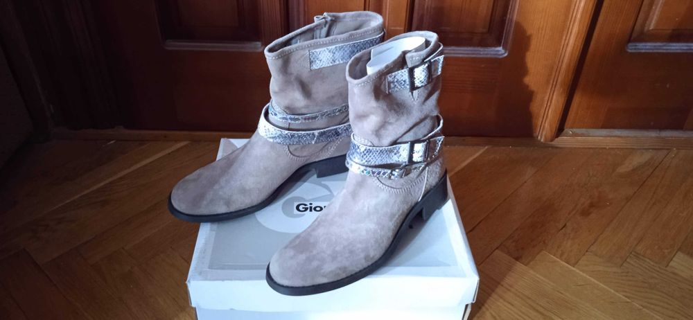 Чоботи жіночі осінні