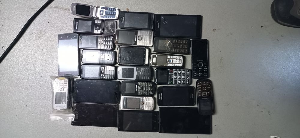 Stare telefony komórkowe 24szt