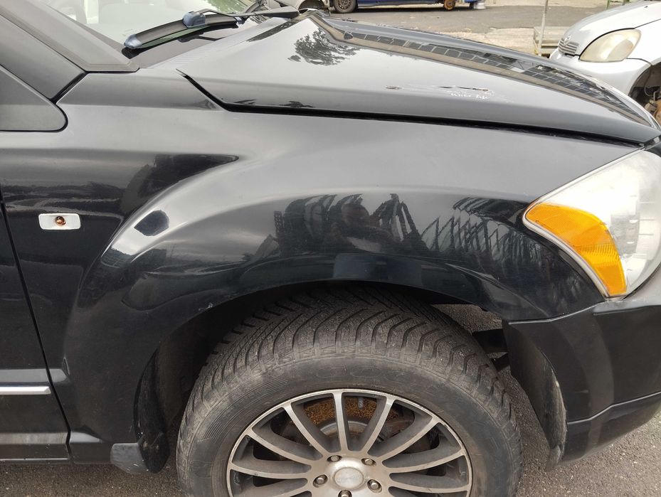 Dodge Caliber 2.0CRD 2006r.Błotnik przedni prawy.