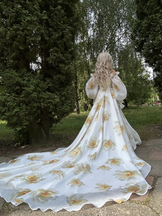 Прокат суконь для фотосесій та будь-яких подій