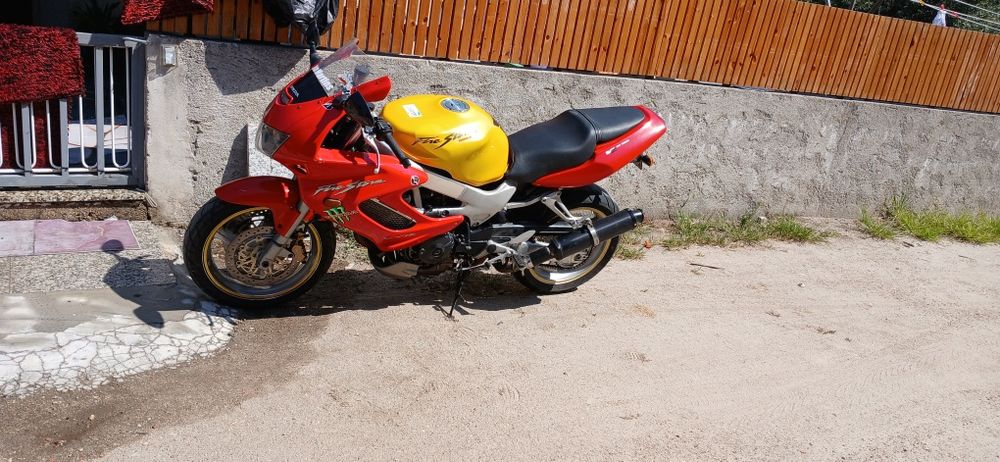 Trco vtr 1000 de 1999 por dtr. Mota com selo pago