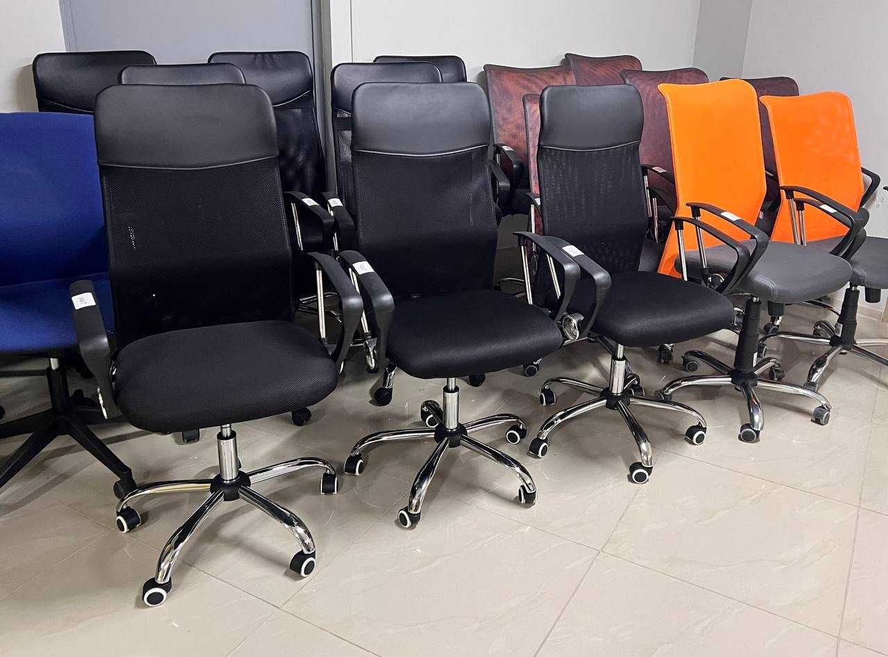 РОЗПРОДАЖ офісної меблі крісла сітка керівника стільці