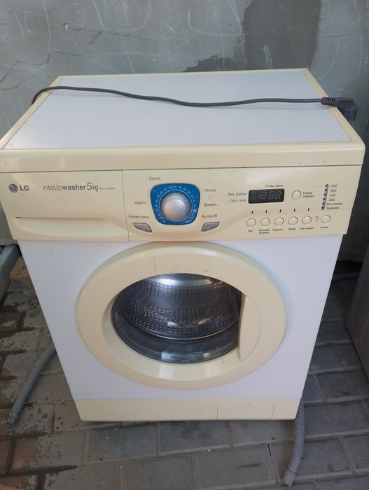 Продам пральну машину 5 кг Lg