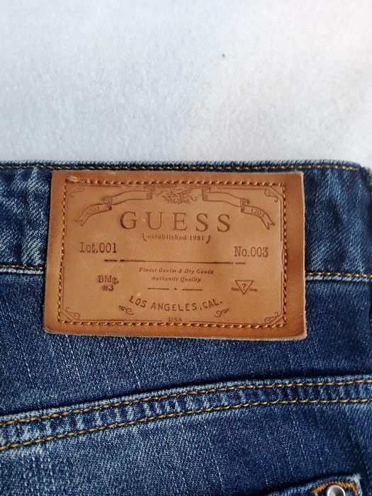 Guess - męskie spodnie jeansowe z dziurami i przetarciami