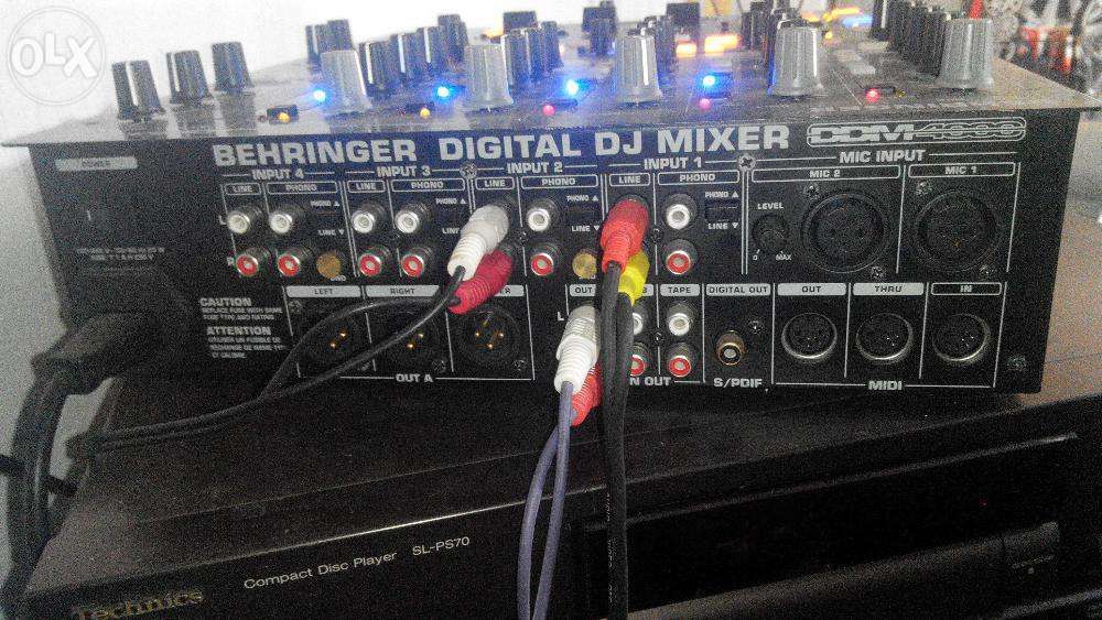 мікшерний пульт Behringer DDM-4000