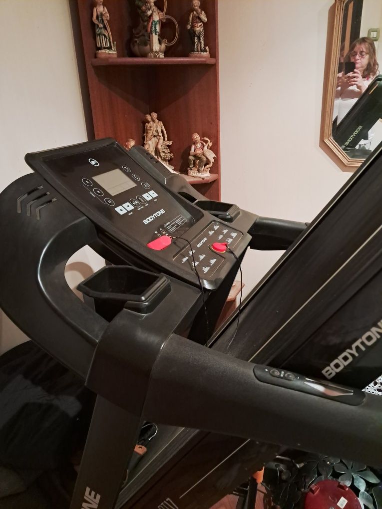 Passadeira de corrida/caminhada de ginásio  Bodytone Dt16